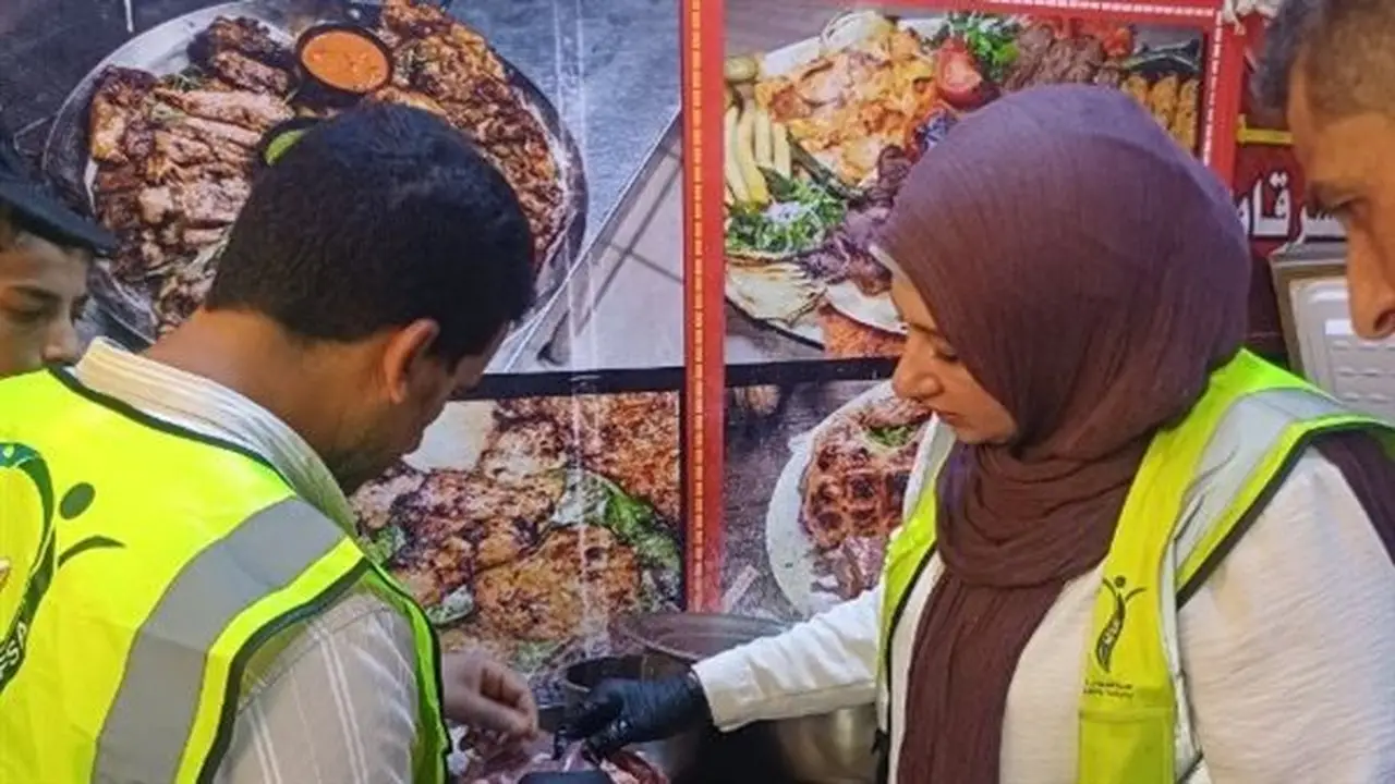 حملات تفتيشية مكثفة لسلامة الغذاء في الأسواق المصرية
