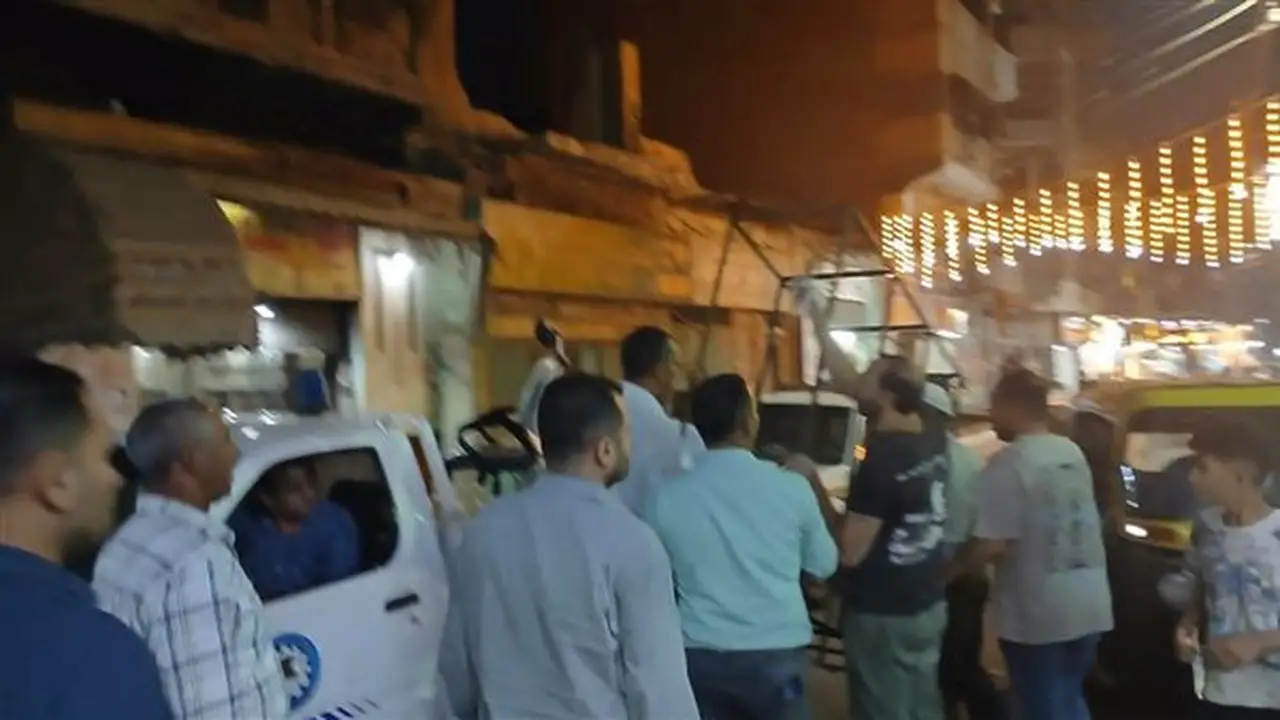 حملات ليلية في ميت غمر لضبط الإشغالات والمحال غير المرخصة (صور)
