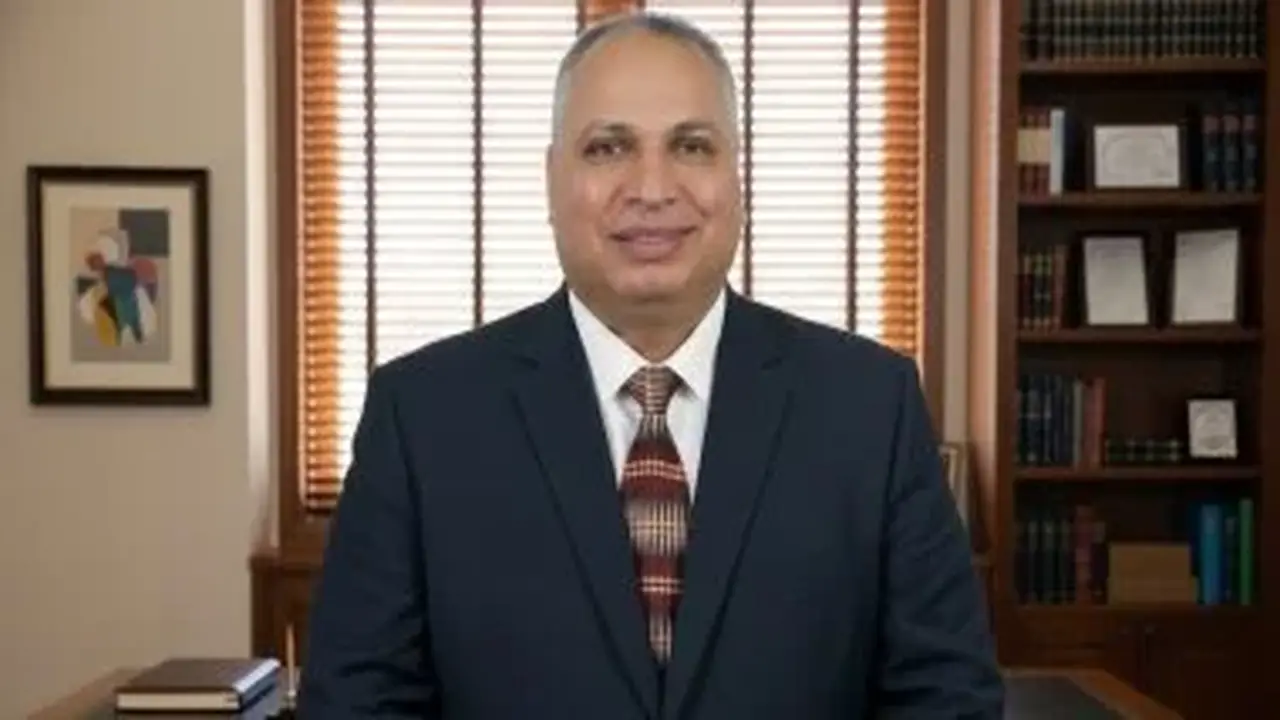 خبير اقتصادي يتوقع تثبيت أسعار الفائدة في اجتماع المركزي الخميس المقبل