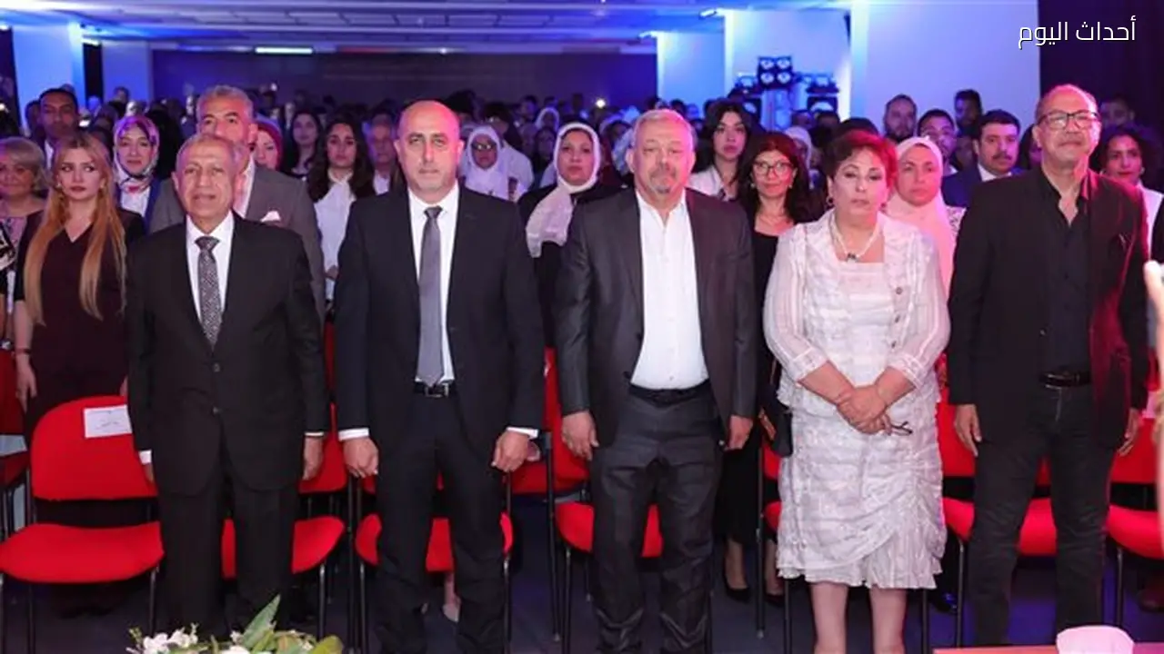 تحويل مشروعات التخرج إلى عروض مسرحية: تجربة أكاديمية مبتكرة