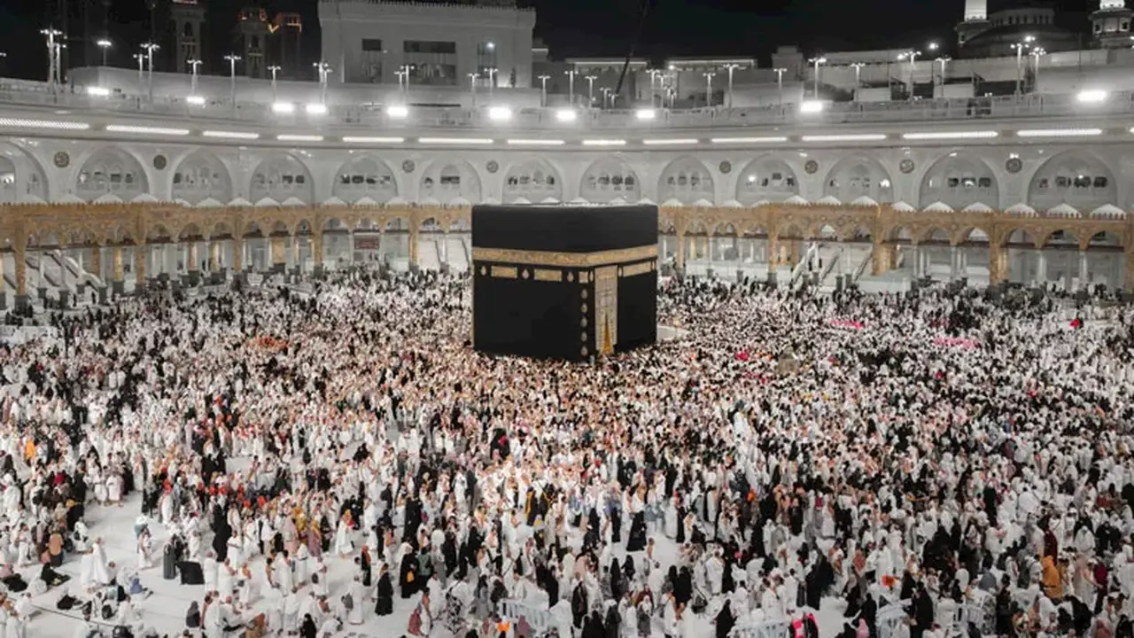 دليلك الشامل للسفر لأداء العمرة في 2026