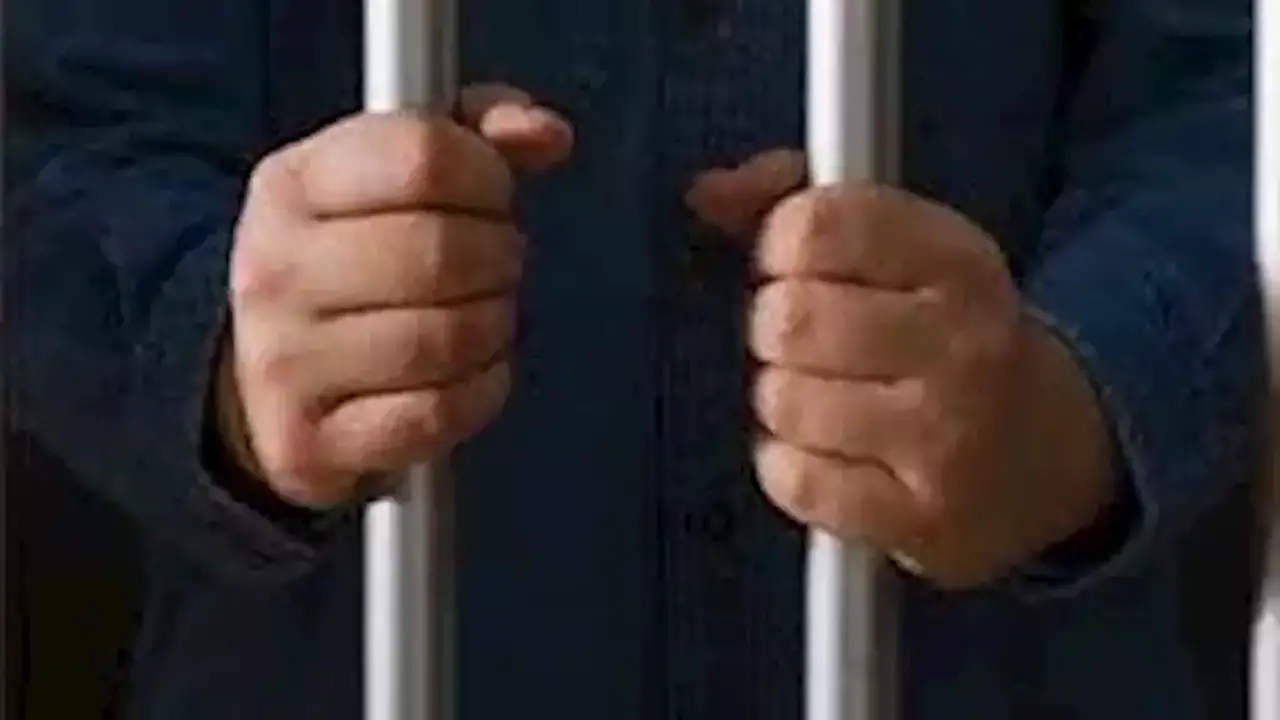 خلاف مالي بسيط ينتهي بجريمة قتل.. النيابة تحقق في مقتل مسن على يد نجله