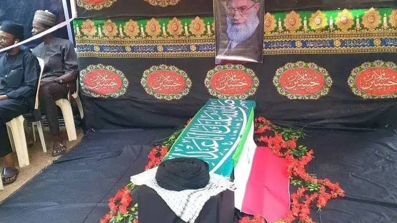 دلالات الآيات في جنازة خامنئي: رسائل سياسية أم تأويلات متداولة؟