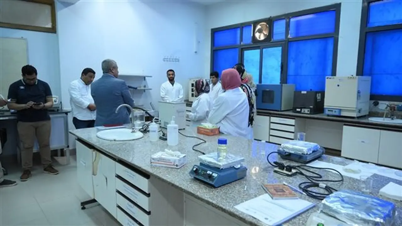انطلاق دورة تدريبية حول تخزين الطاقة المرن والمستشعرات القابلة للارتداء في كلية العلوم بالفيوم