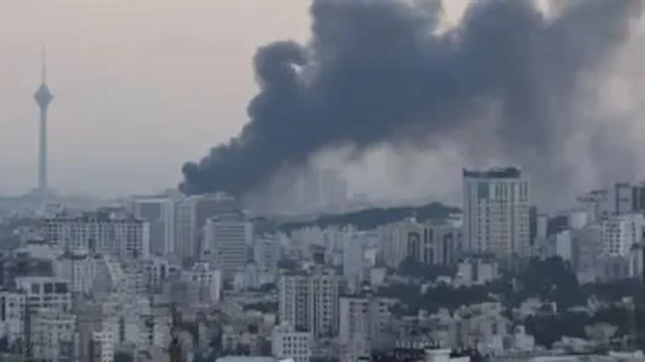 انفجارات مدوية تهز مناطق جنوب إيران فجر الجمعة