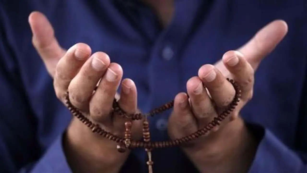 ذكر الله: مفتاح الخيرات في الدنيا والآخرة