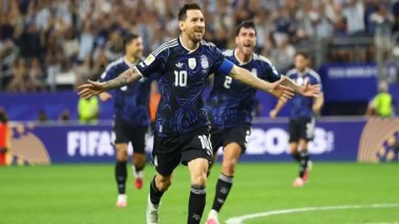 الرئيس الأرجنتيني يغيب عن نهائي كأس العالم 2026 بسبب طقوس الحظ