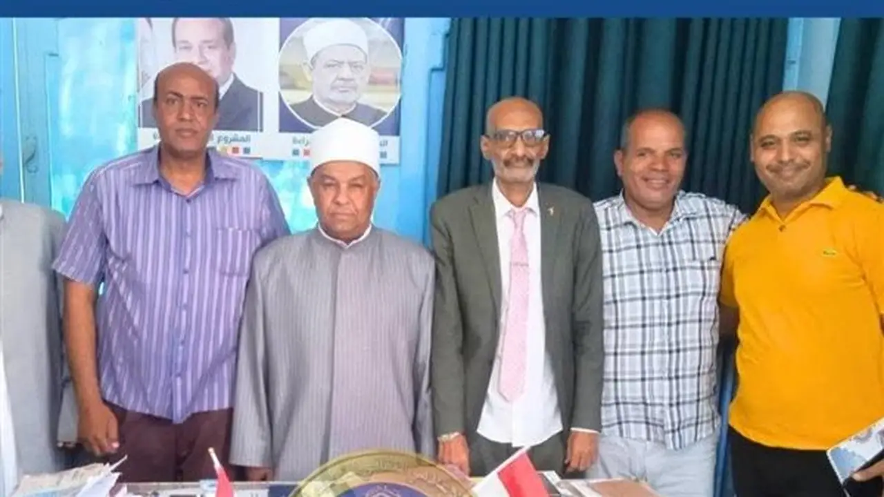 رئيس الإدارة المركزية لمنطقة قنا الأزهرية يتفقد امتحانات الدور الثاني لصفوف النقل