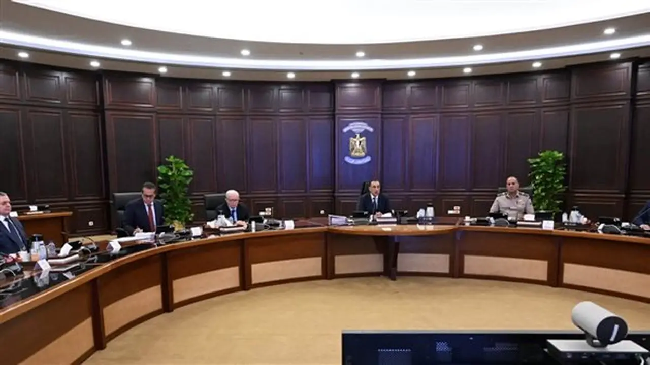 رئيس الوزراء: تعزيز المخزون الاستراتيجي من المواد البترولية ضمن أولويات الحكومة