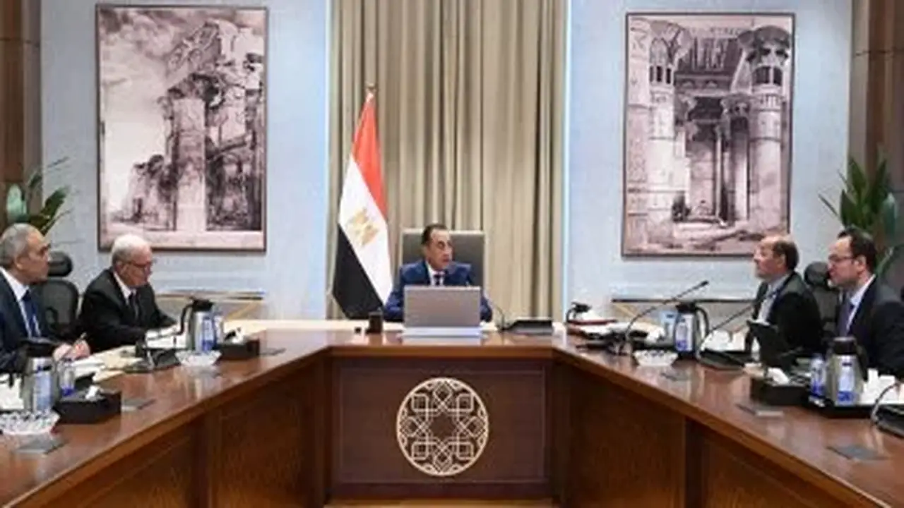 رئيس الوزراء يؤكد دعم الحكومة لإنجاح تطبيق الحزمة الثانية من التسهيلات الضريبية