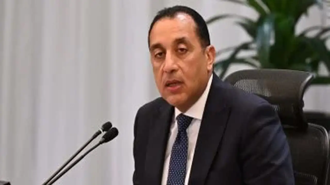 رئيس الوزراء يبدأ جولته التفقدية لمشروعات الإنتاج الزراعي والحيواني