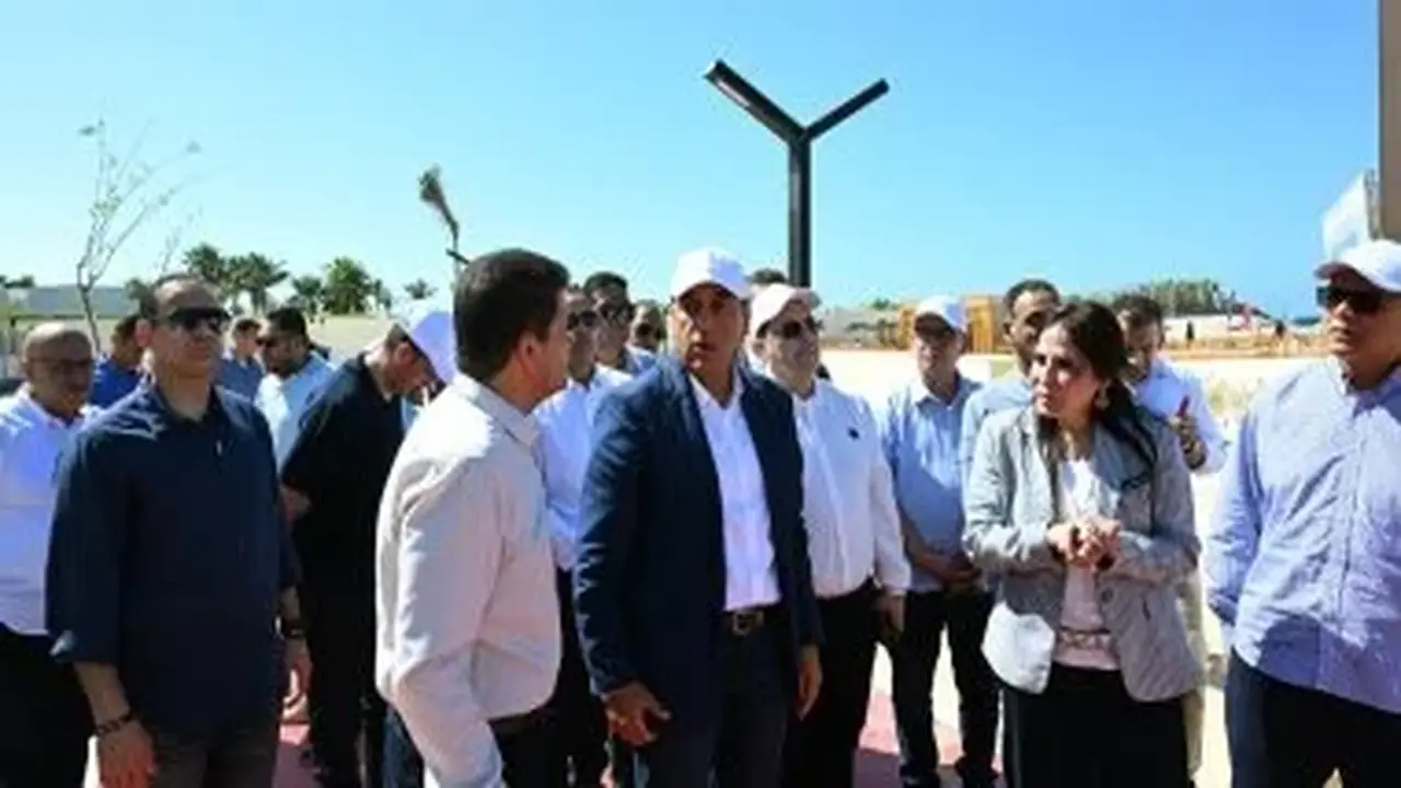 رئيس الوزراء يتفقد مشروع الممشى السياحي بين مارينا 5 ومارينا 7