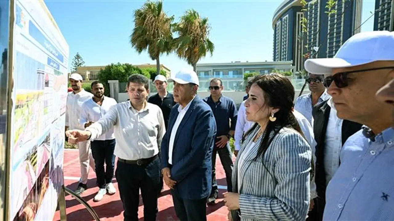 رئيس الوزراء يزور مشروع الممشى السياحي بين مارينا 5 ومارينا 7
