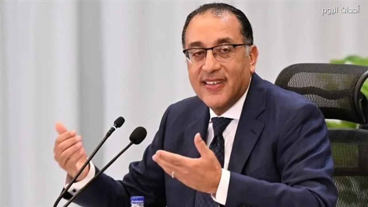رئيس الوزراء يعلن عن زيادة المعاشات وتحسينات للعاملين بالجهاز الإداري للدولة