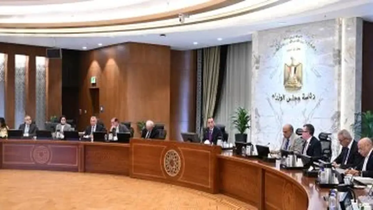 رئيس الوزراء يستعرض الآلية المقترحة لتمويل مشروعات البنية التحتية في مصر