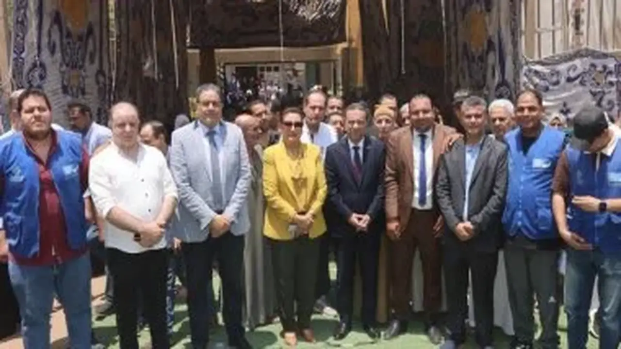 رئيس الوزراء يعرض تقريرًا عن قافلة طبية شاملة في المنوفية