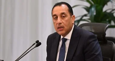 رئيس الوزراء يشهد تسليم 50 مركزًا تكنولوجيًا متنقلًا لوزارة العدل