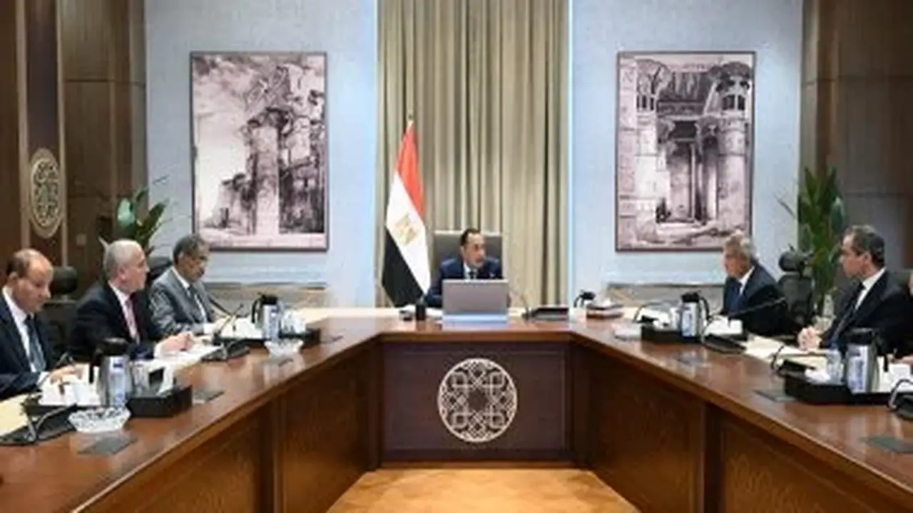 رئيس الوزراء يعقد اجتماعًا لمتابعة تنفيذ تكليفات الرئيس بشأن تطوير الإعلام