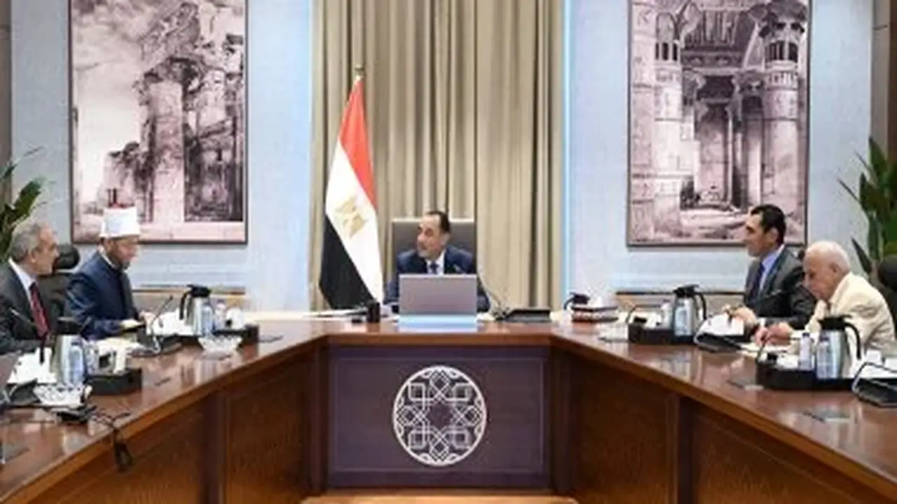 رئيس الوزراء يبحث الحلول المقترحة لأرض نادي الزمالك التابعة للأوقاف