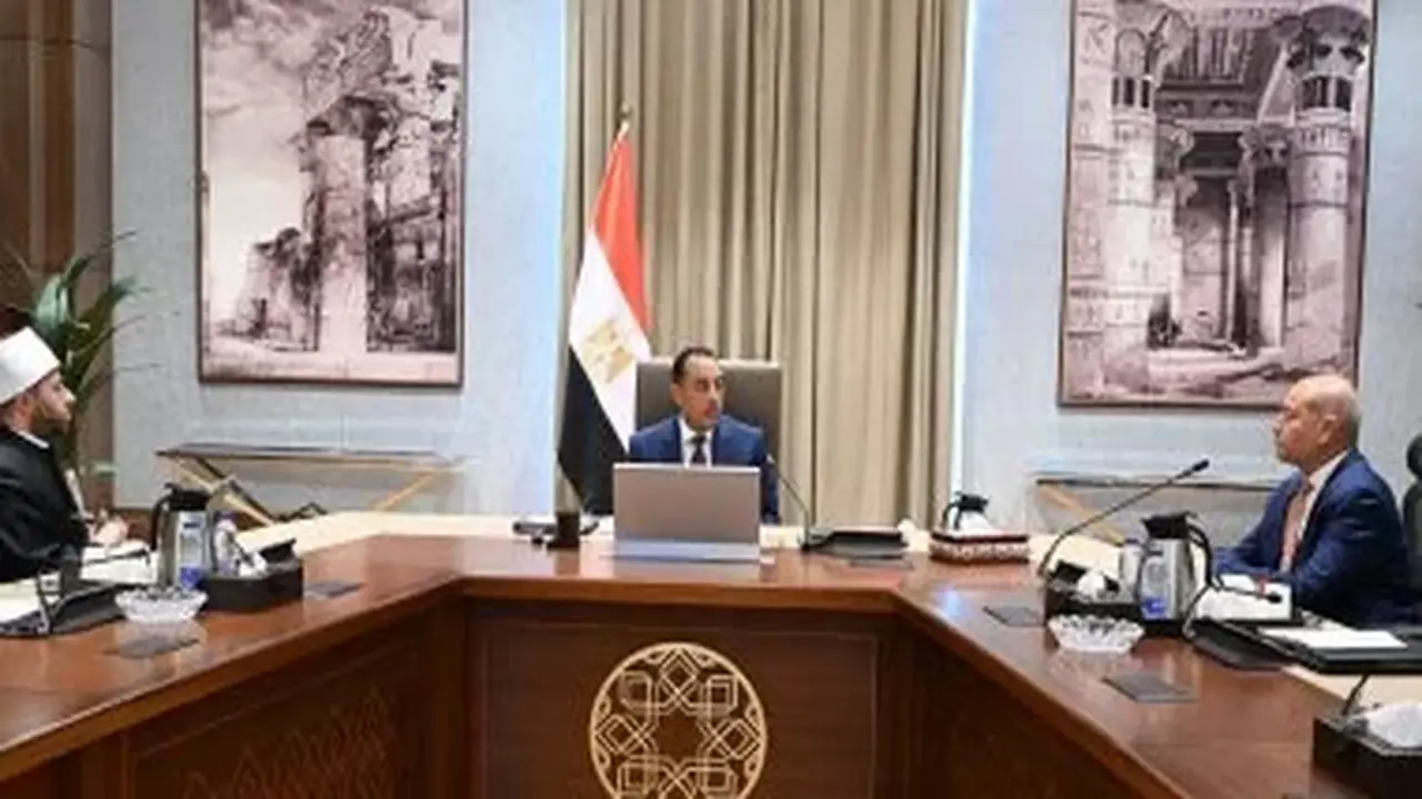 رئيس الوزراء يتابع تقدم مشروع إحياء منطقة قرافة السيوطي