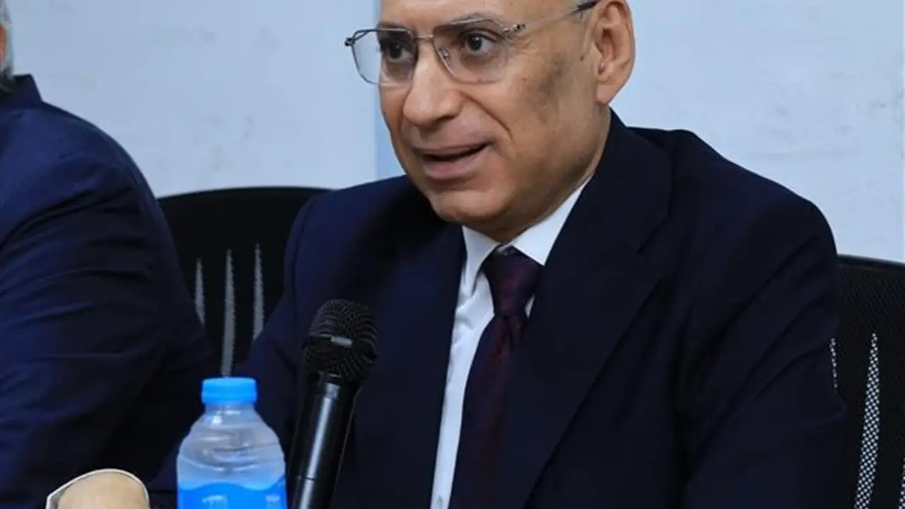 اجتماع موسع لرئيس جامعة المنيا مع الأطقم الطبية بمستشفى طب الأطفال