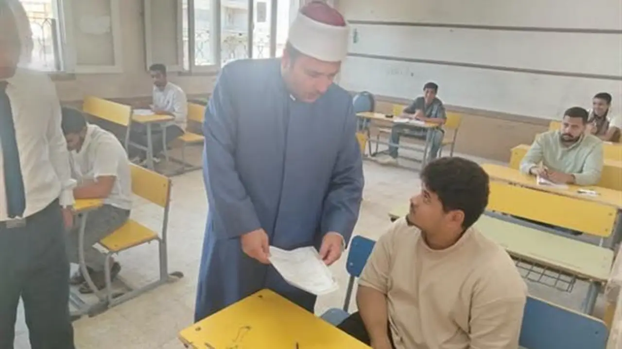 اختتام رئيس منطقة المنيا الأزهرية متابعة امتحانات القسم العلمي للشهادة الثانوية