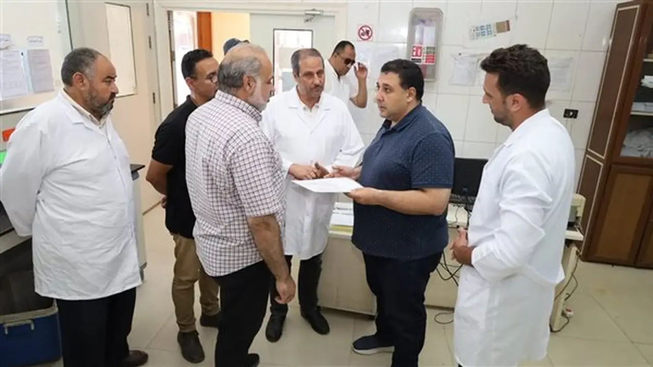 رئيس شركة مياه البحيرة يتفقد المعمل المركزي للصرف الصحي
