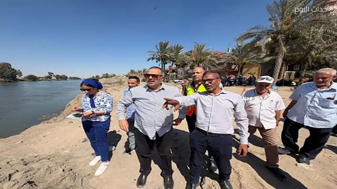 رئيس مياه القناة يتابع تداعيات سقوط حفار في ترعة الإسماعيلية – صور