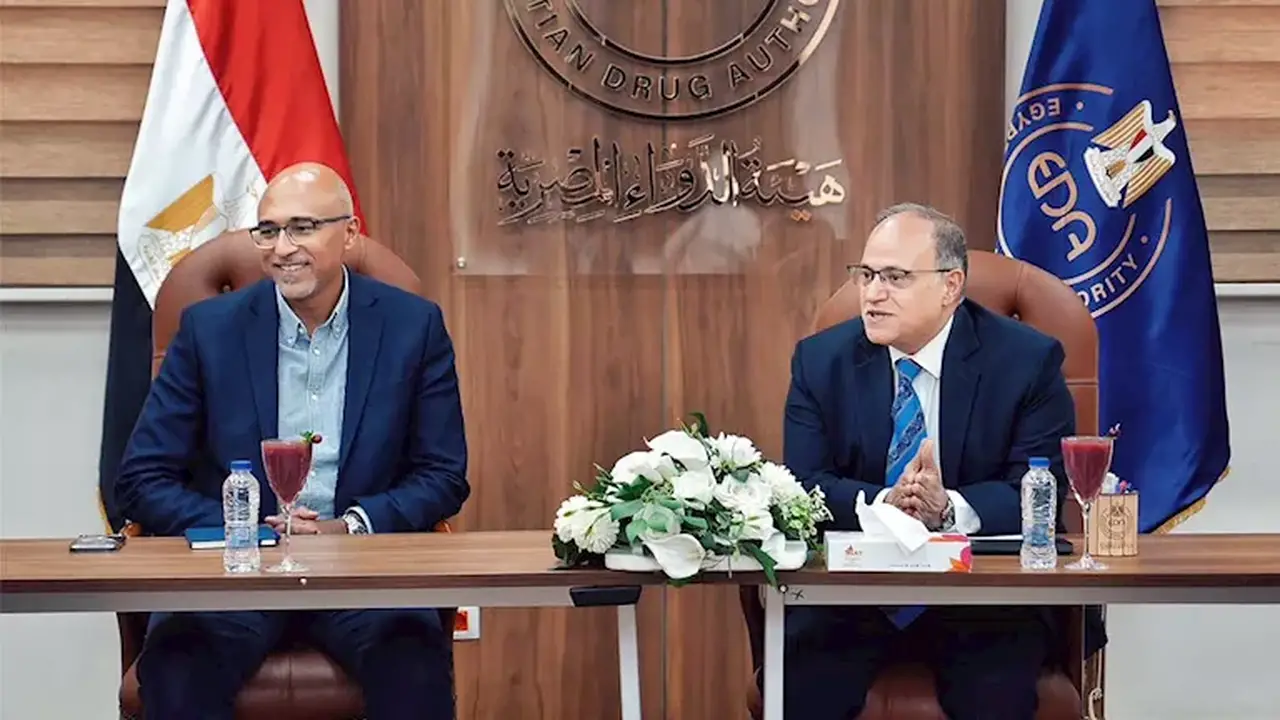 اجتماع رئيس هيئة الدواء مع غرفة صناعة الدواء لتعزيز استقرار السوق