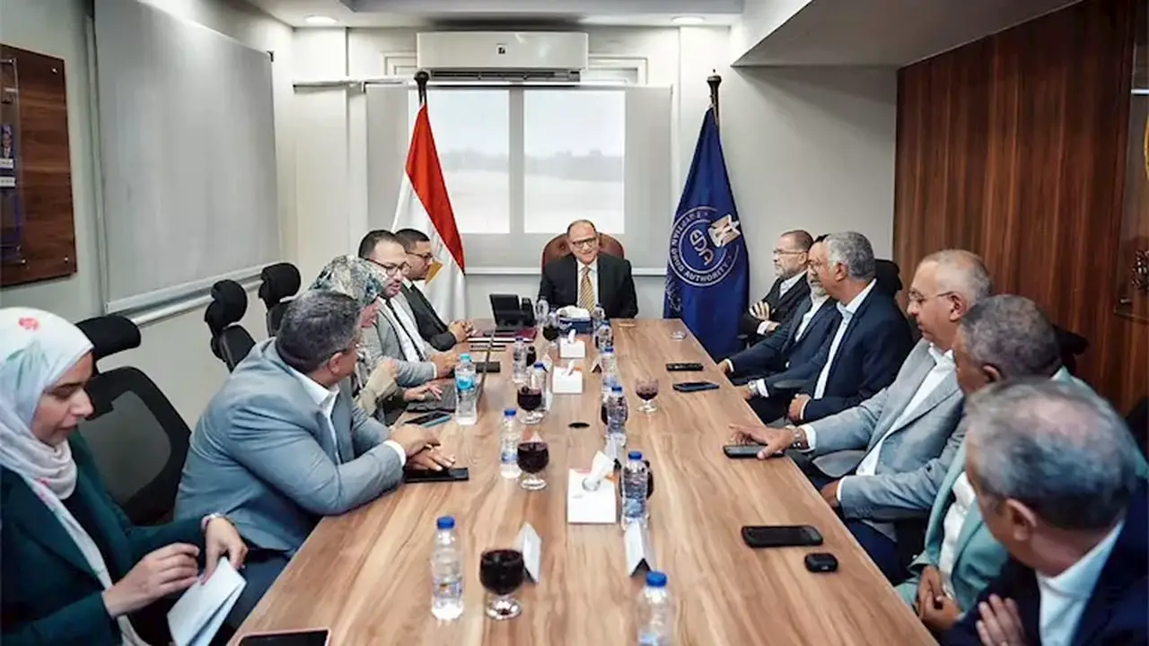 رئيس هيئة الدواء المصرية يلتقي بشركات التوزيع لدعم استقرار سوق الأدوية