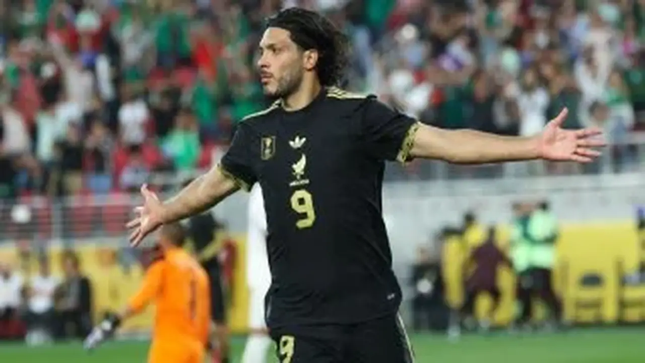 راؤول خيمينيز يسجل هدف المكسيك الثاني في مواجهة إنجلترا بكأس العالم 2026