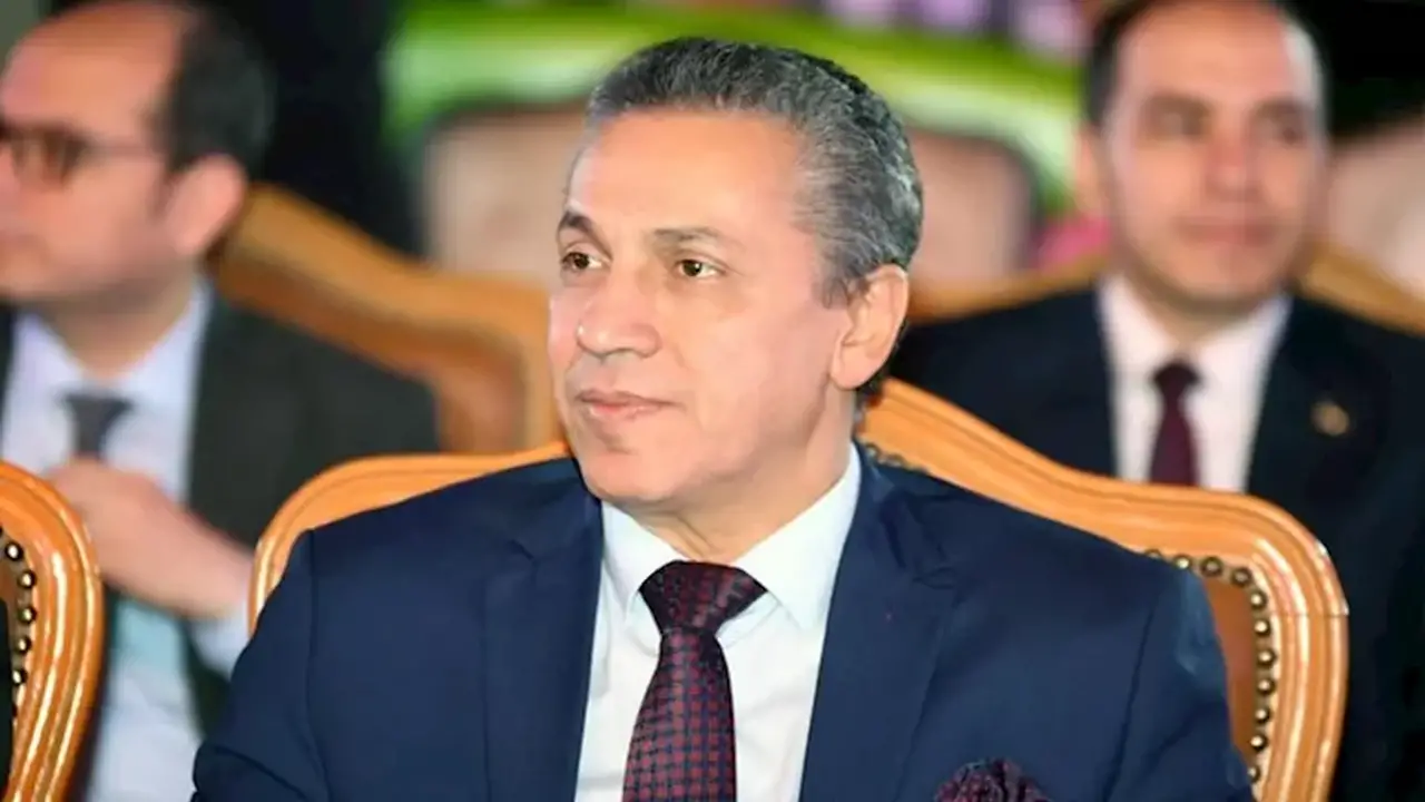 نائب يحرج رئيس مجلس النواب بسبب فقدانه للورق خلال جلسة قانون مستقبل مصر