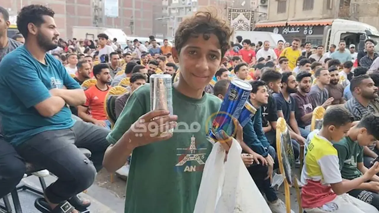 طفل بالشرقية يستغل زحام مباراة الأرجنتين لتحقيق حلمه – صور