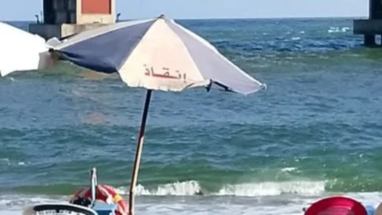 رفع الراية الحمراء على شواطئ القطاع الغربي والعجمي بالإسكندرية
