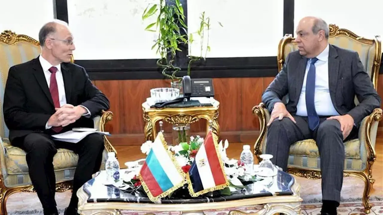 وزير الطيران المدني سامح الحفني يبحث مع سفير بلغاريا تعزيز التعاون في النقل الجوي