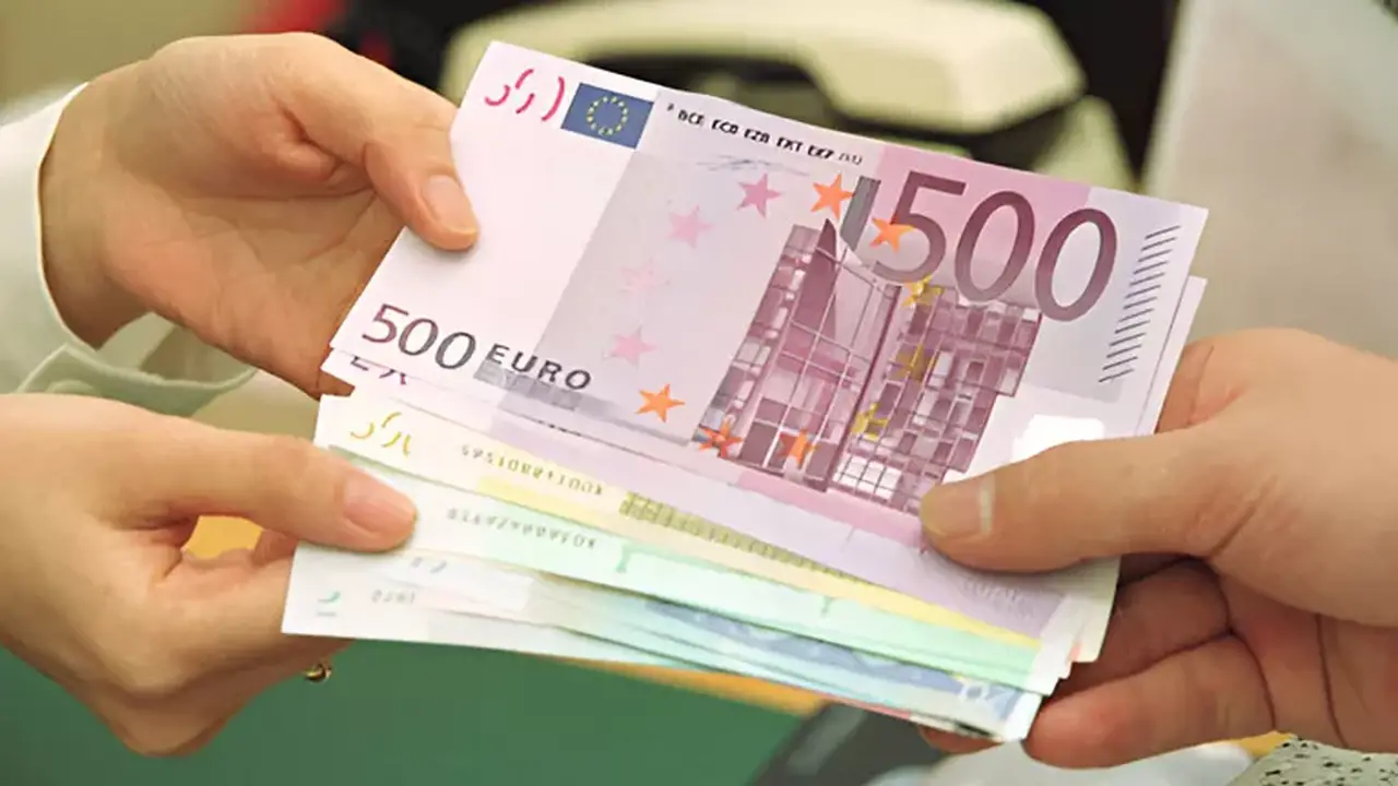 تراجع سعر اليورو مقابل الجنيه في 5 بنوك اليوم