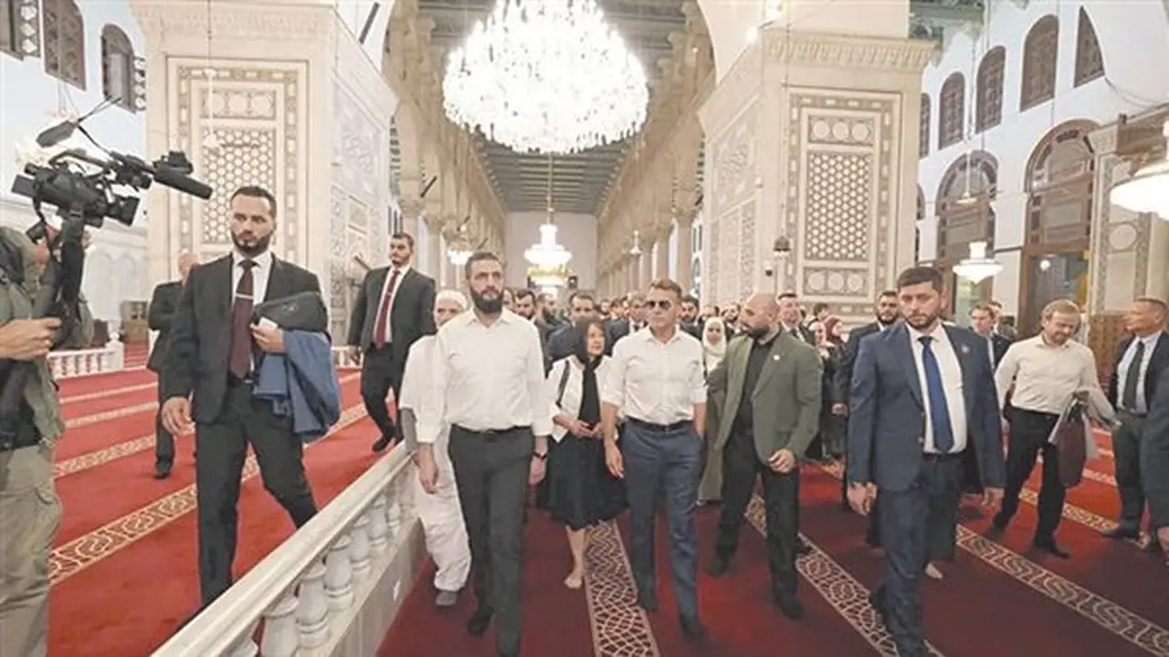 تحليلات سياسية حول التفجيرات في دمشق وتأثيرها على زيارة ماكرون