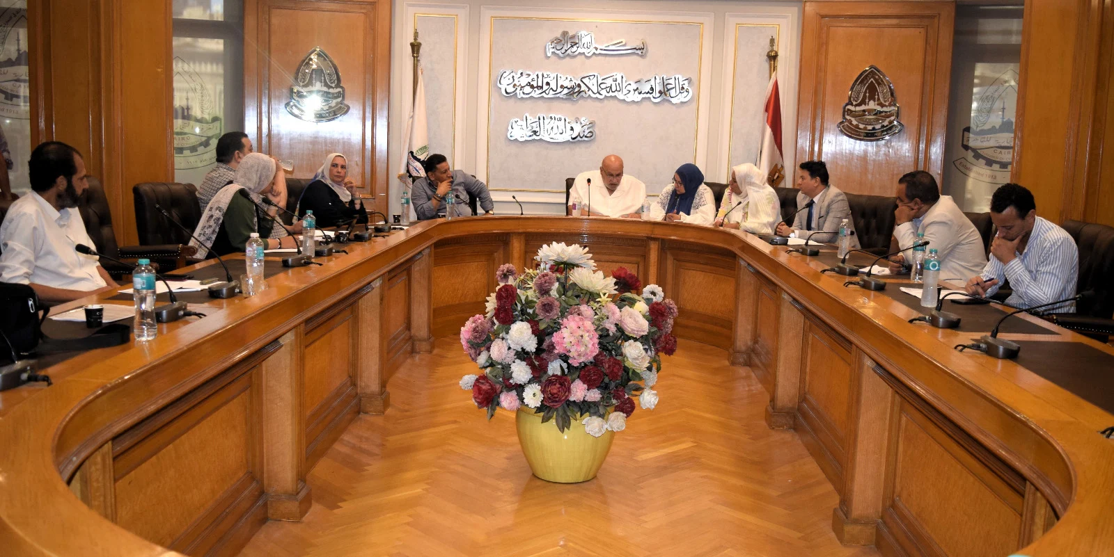 جانب من اجتماع شعبة حراسة المنشآت ونقل الأموال جانب من اجتماع شعبة حراسة المنشآت ونقل الأموال