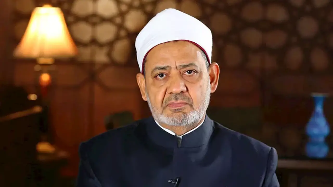 شيخ الأزهر يُعزّي في وفاة الشيخ عبدالفتاح علام الوكيل الأسبق للمشيخة