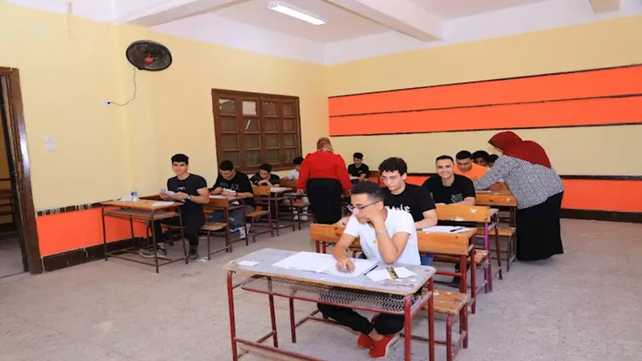 طلاب الثانوية يؤدون اختبارات القدرات 2025 في الكليات المعنية