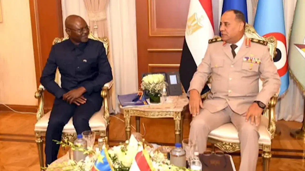 وزير الدفاع المصري يبحث تعزيز التعاون العسكري مع نظيره الكونغولي