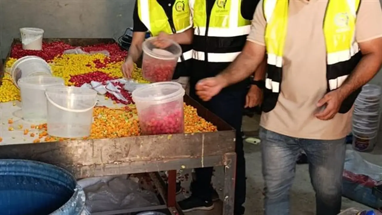 ضبط مصنع غير مرخص بالغربية يحتوي على 2 طن حلوى منتهية الصلاحية
