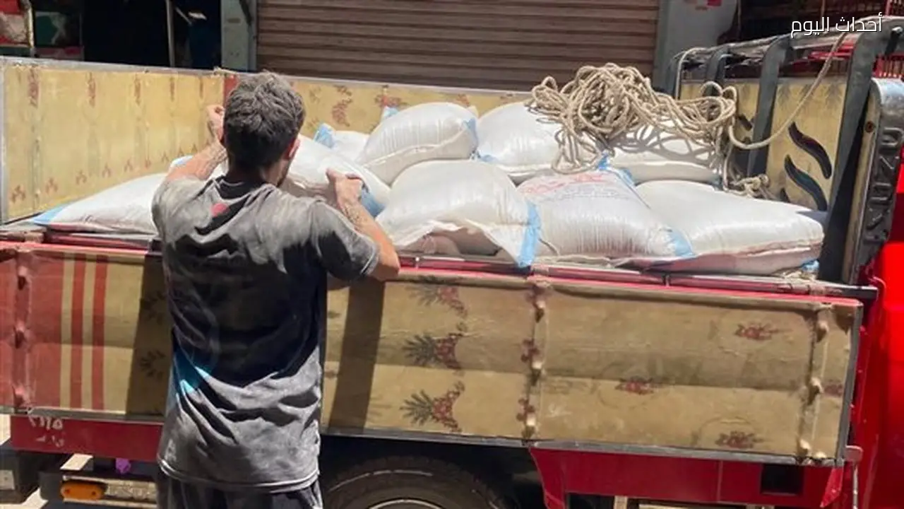 ضبط 600 كيلو من فول الصويا مجهول المصدر في الفيوم