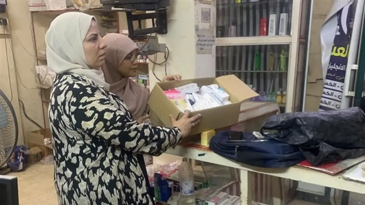 ضبط خامات مصنع كوتشيات وصيدلية مُلغى ترخيصها في الشرقية