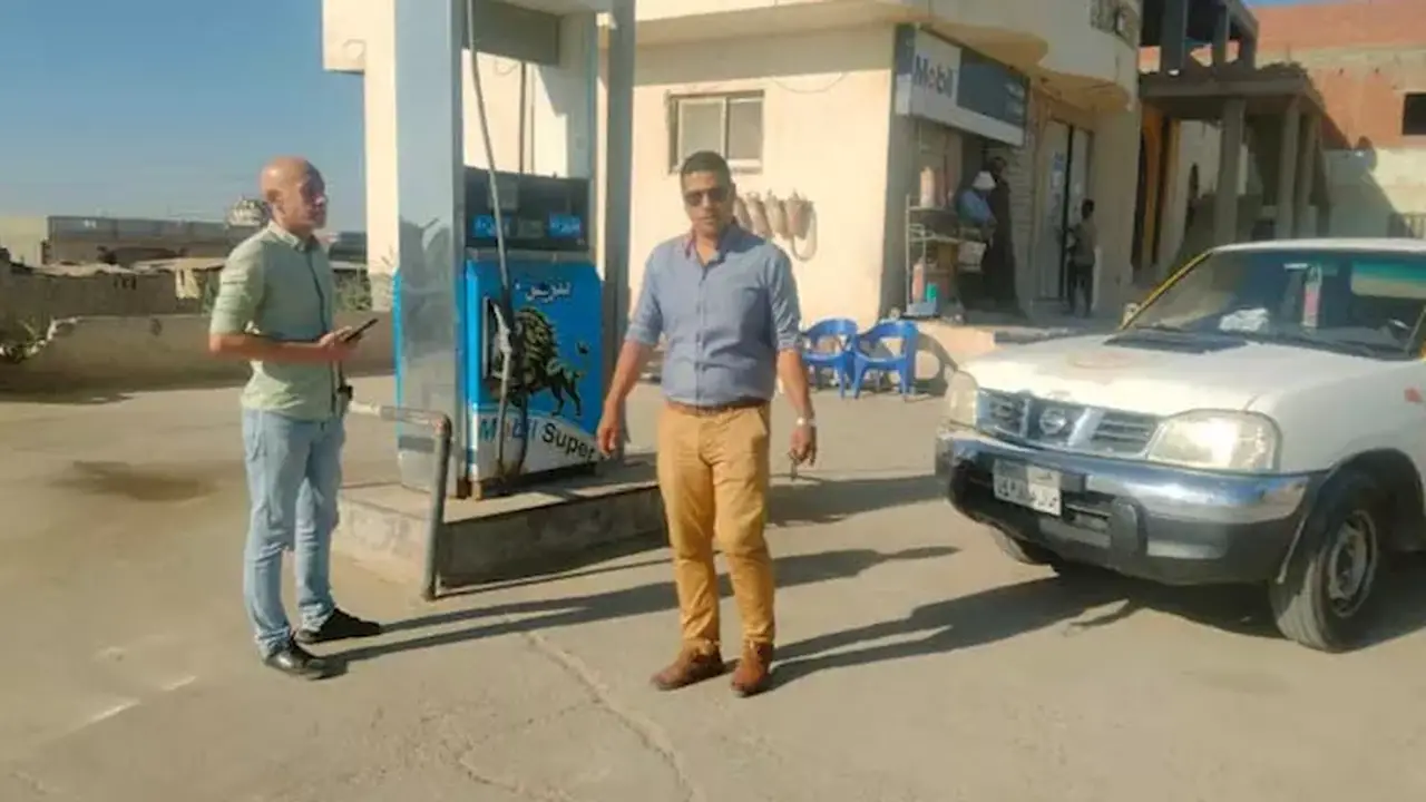 إغلاق محطة وقود وهمية في الإسكندرية وضبط 1000 لتر من البنزين والسولار – صور