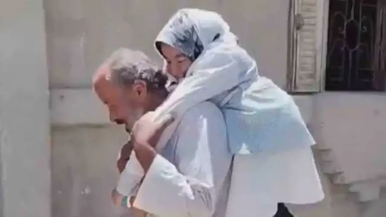 طبيب أزهري بارز يتكفل بعلاج الخريجة سميرة الأولى على كلية التجارة في السويس