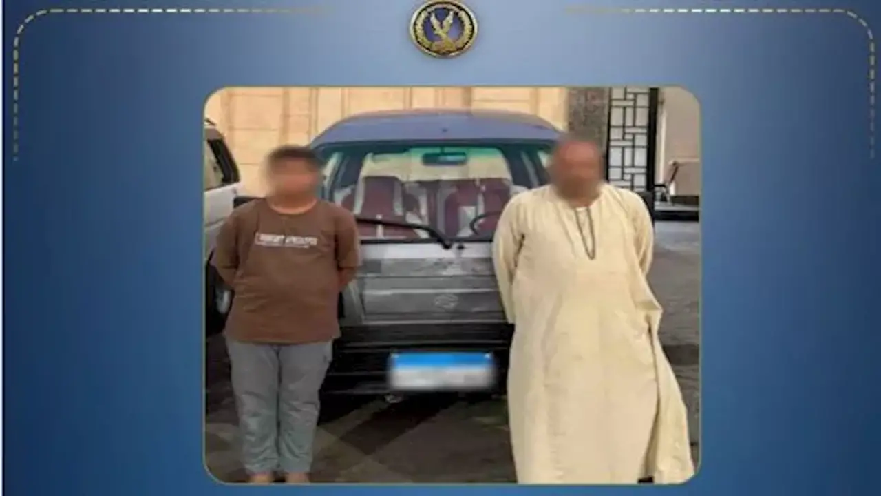 طفل في الخامسة عشرة يقود سيارة والده في الهرم ويعرض حياة المارة للخطر