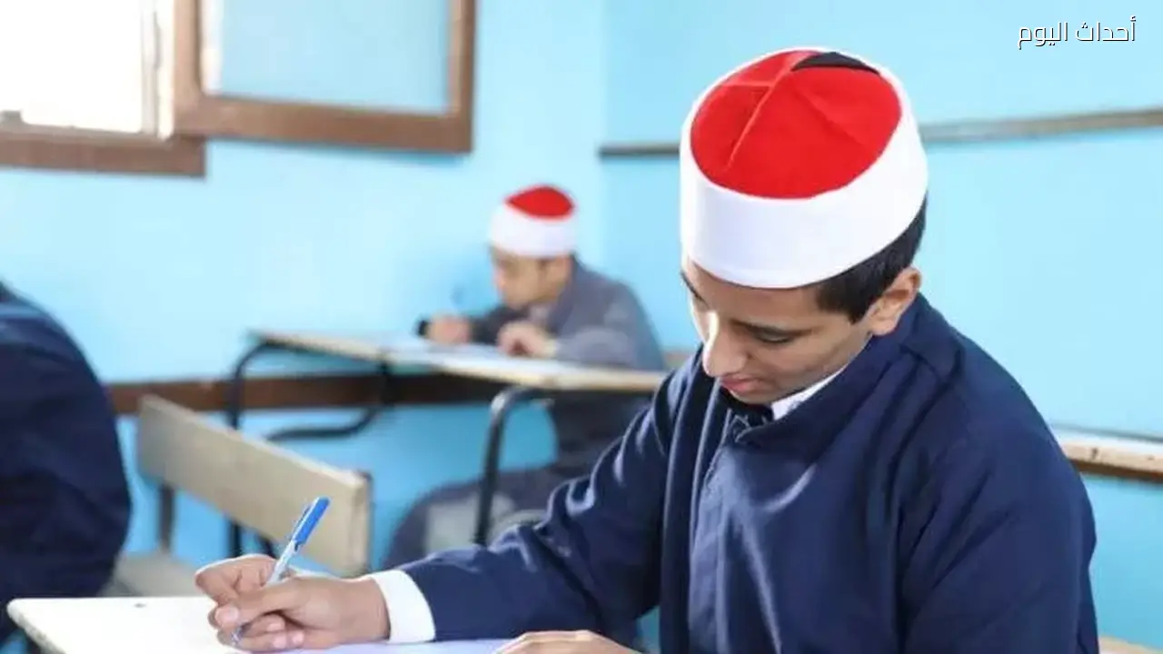 طلاب الأدبي بالثانوية الأزهرية يؤدون امتحان اللغة الفرنسية والإنشاء اليوم