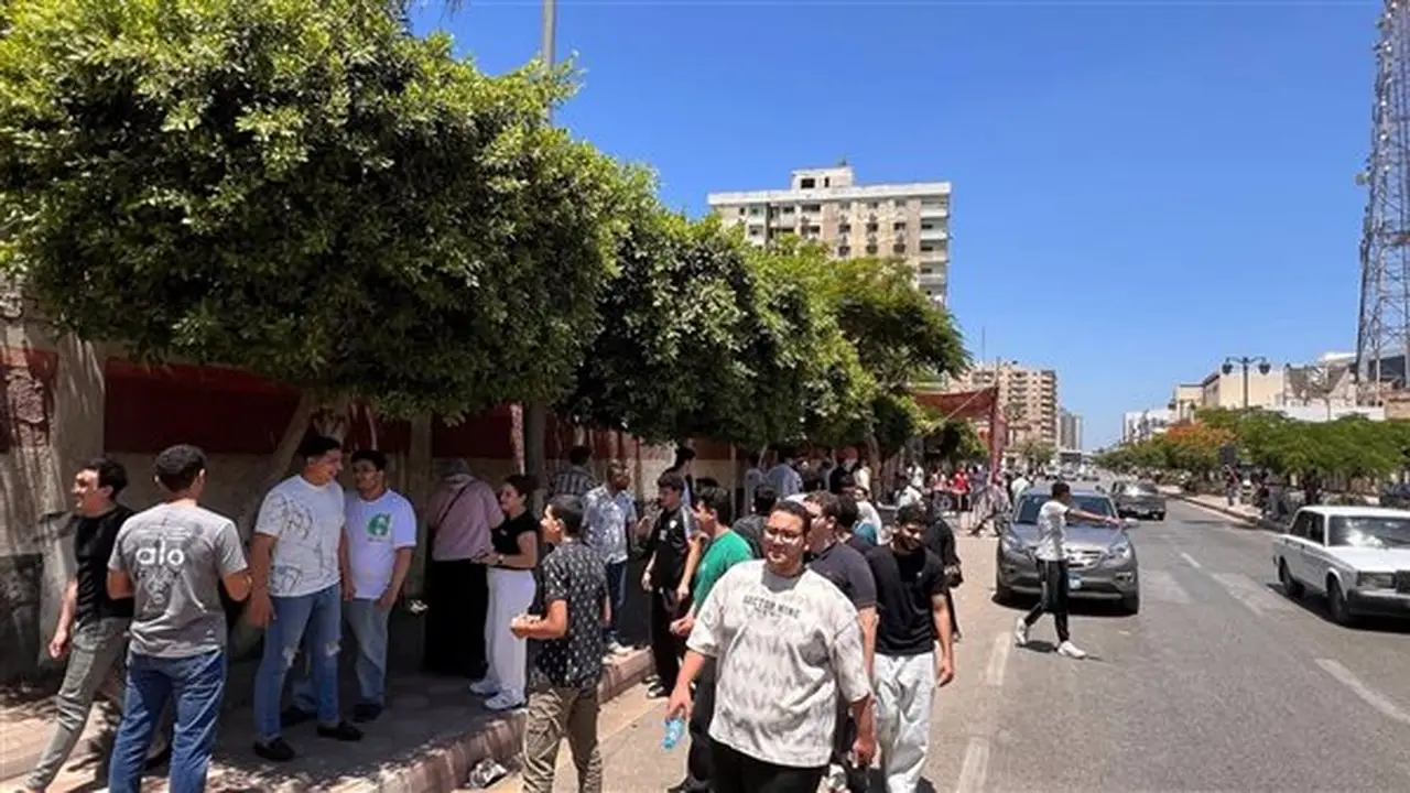 طلاب البحيرة يؤدون امتحانات الأحياء وعلم النفس وسط تحديات زمنية