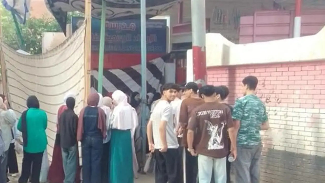 طلاب الثانوية العامة في البحيرة: امتحان الرياضيات يتطلب وقتًا أطول ويصعب على المتوسطين